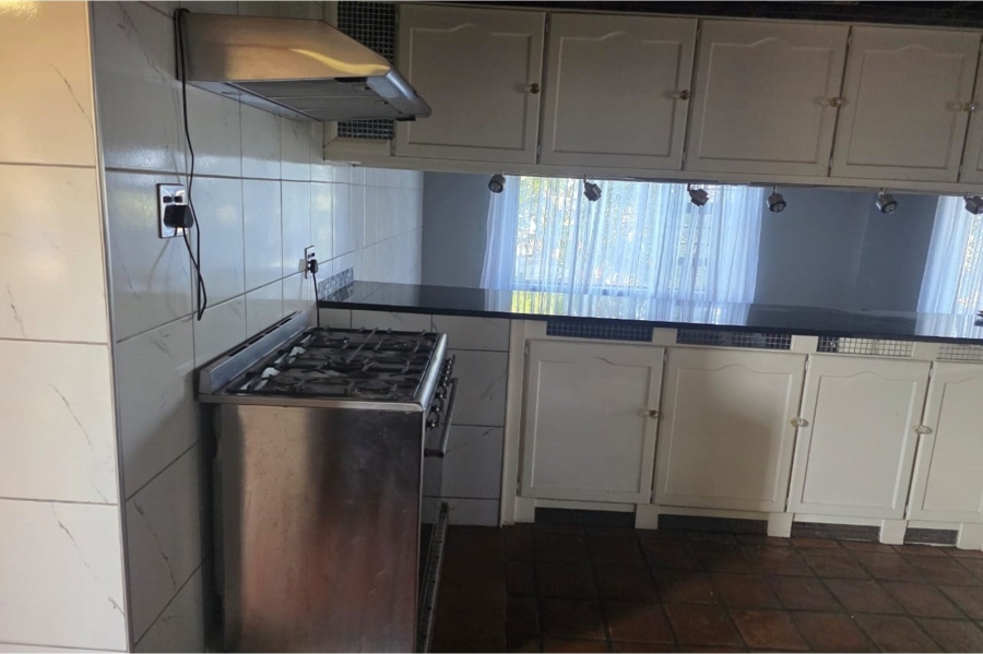 4 Bedroom Property for Sale in Sunnyridge Eastern Cape